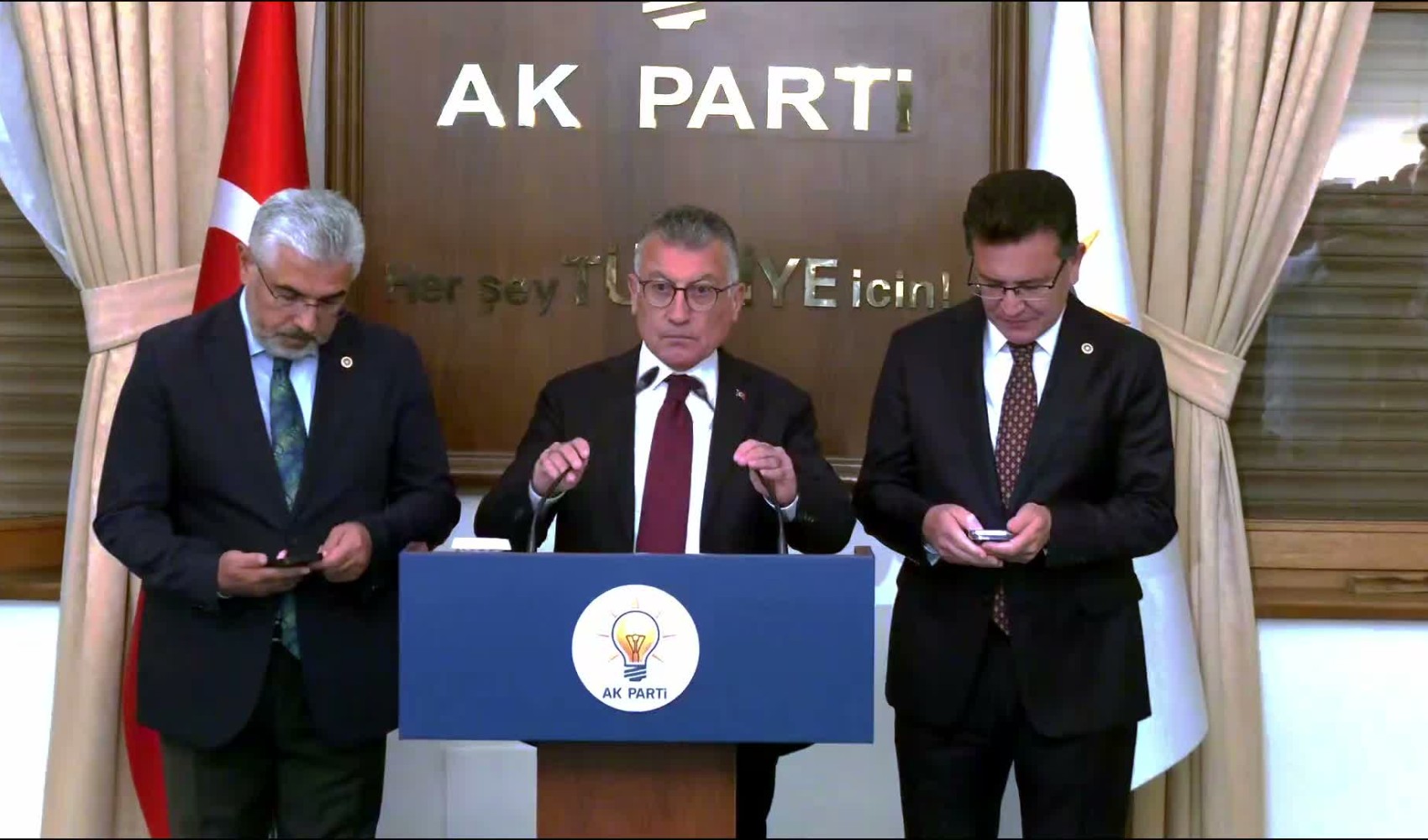 AKP'li Abdullah Güler’den Ümit Özlale’ye sert yanıt: ‘Yalanlarınızı, iftiralarınızı kendinize saklayın’