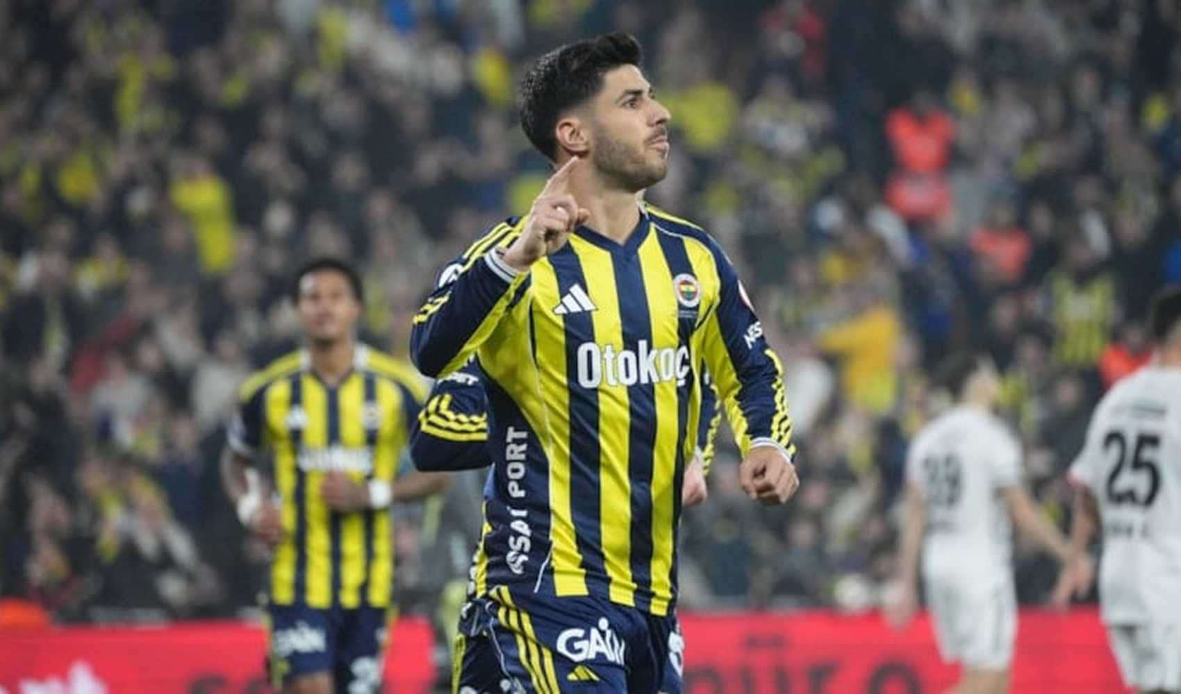 Marco Asensio İspanya'da manşetleri süsledi