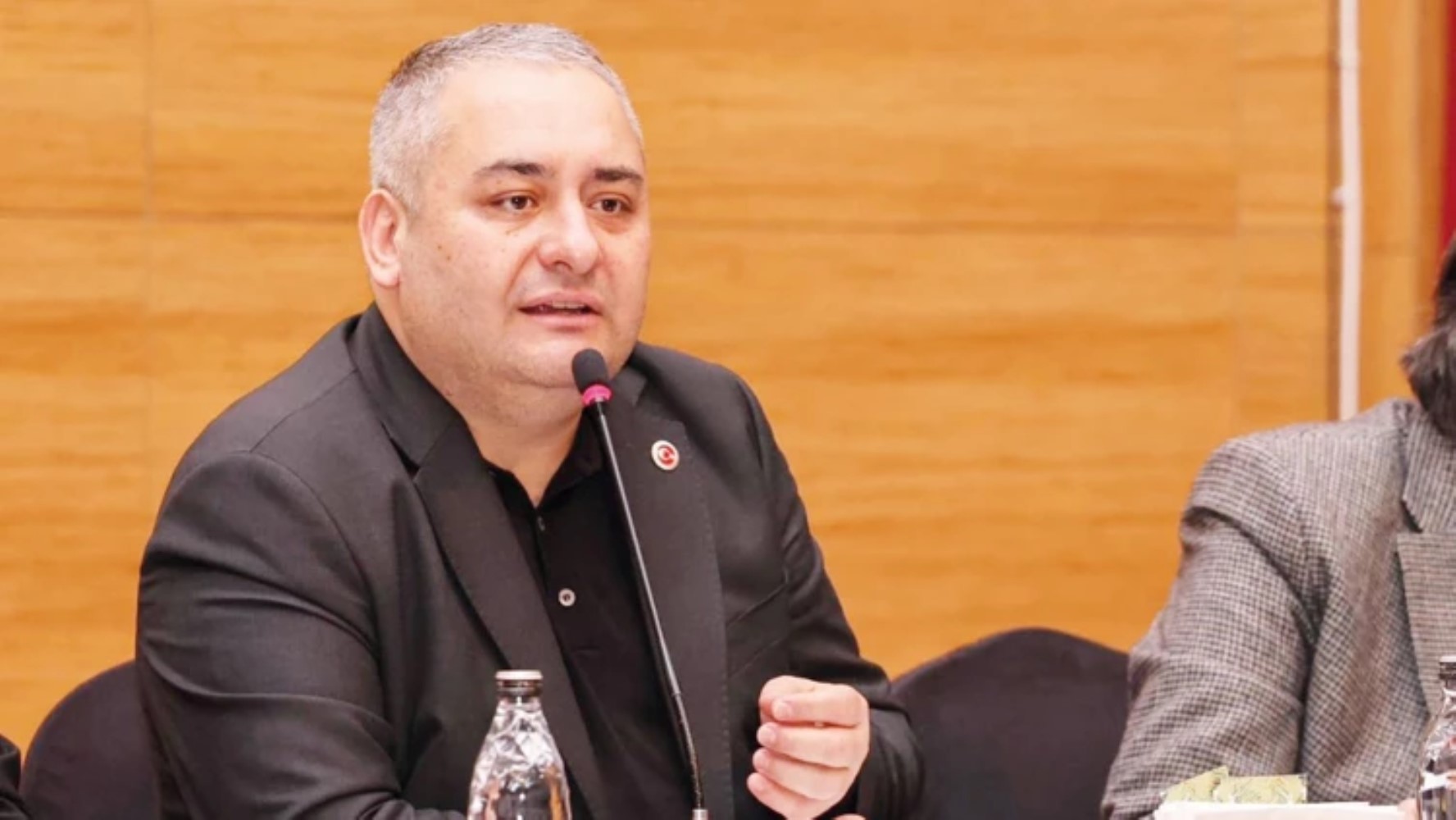 Cumhur İttifakında Mesut Özarslan bilmecesi sürüyor... AKP'li isim duyurdu: 'Şimdilik rafa kaldırıldı'