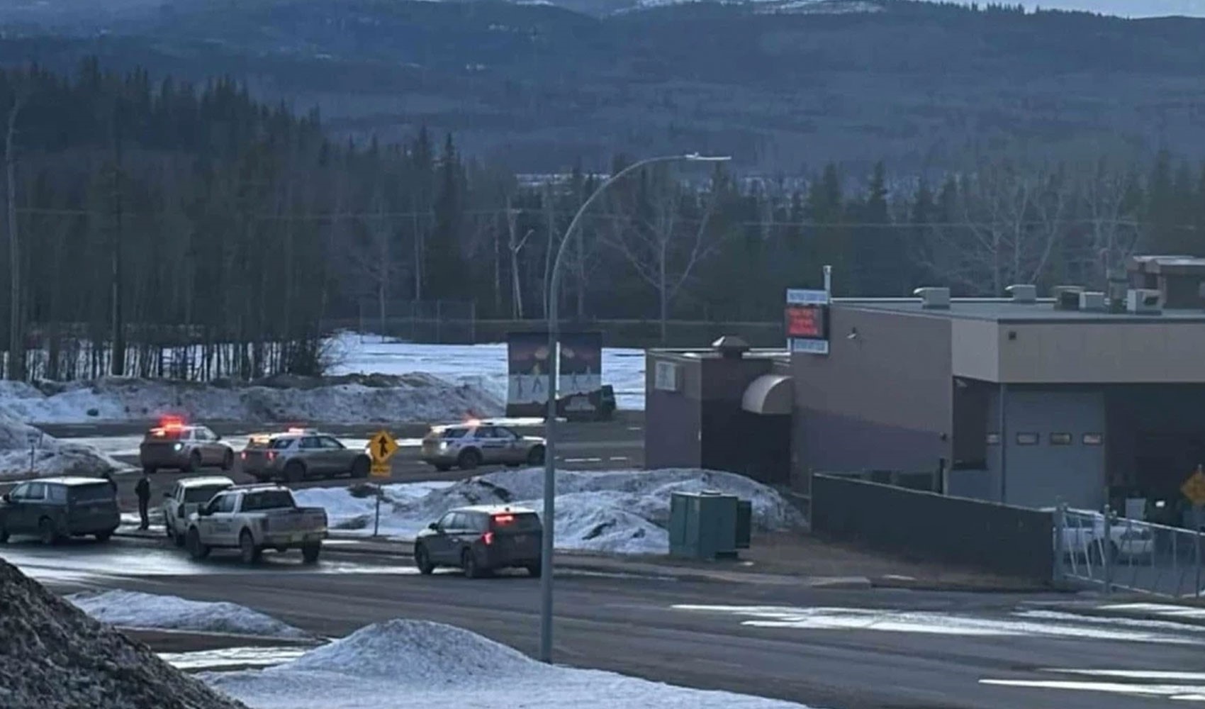 de Silahlı Saldırısı: 10 Ölü, 25 Yaralı