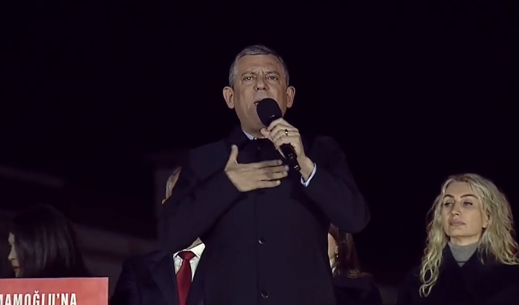 Özgür Özel, CHP'nin 88'inci mitinginde 19 Mart çağrısı yaptı: Ayakta mıyız? Eylemde miyiz?