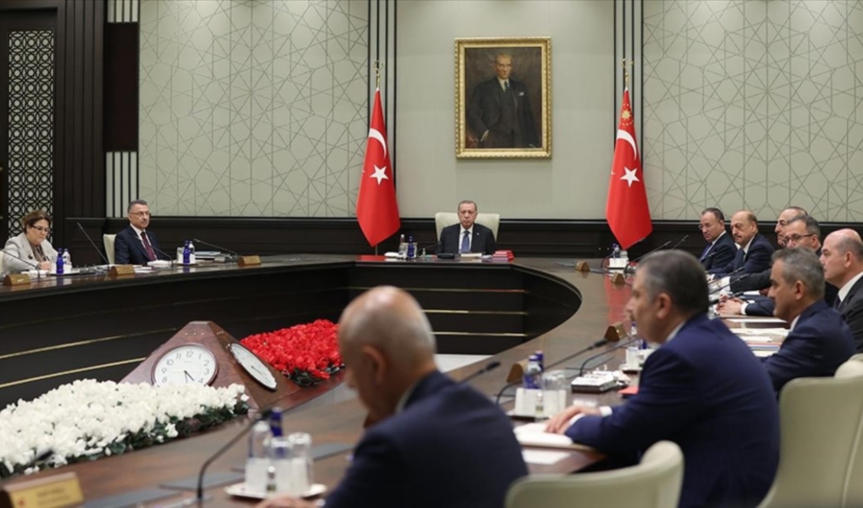 Kulis: Kabine'de 4 bakan daha değişecek!