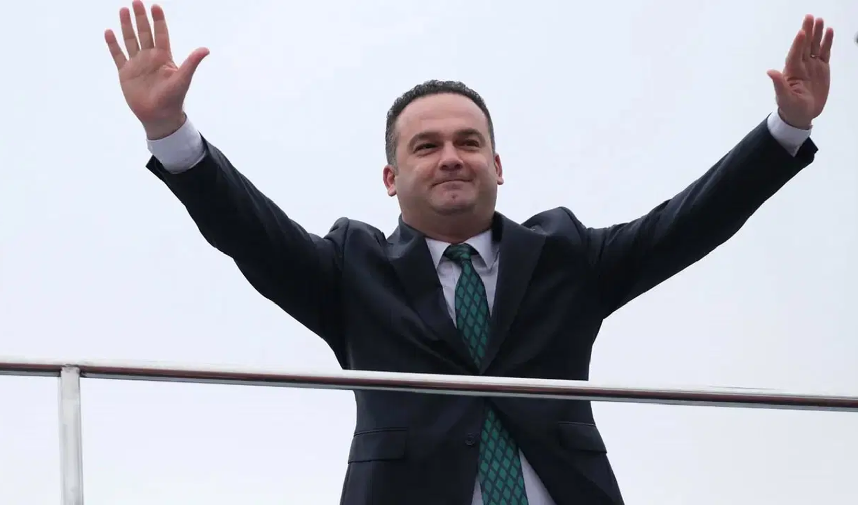 Cinsel taciz suçlamasıyla tutuklanan Hasbi Dede görevden uzaklaştırıldı