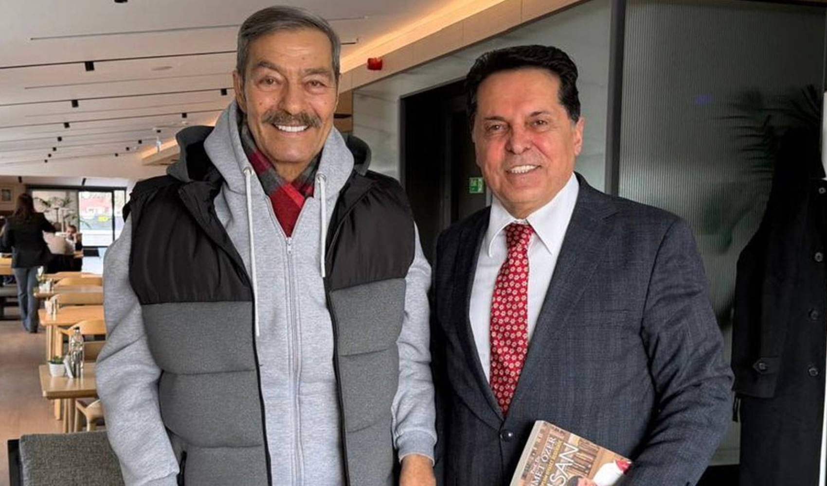 Ahmet Özer'den hastanede tedavi gören Kadir İnanır'a ziyaret