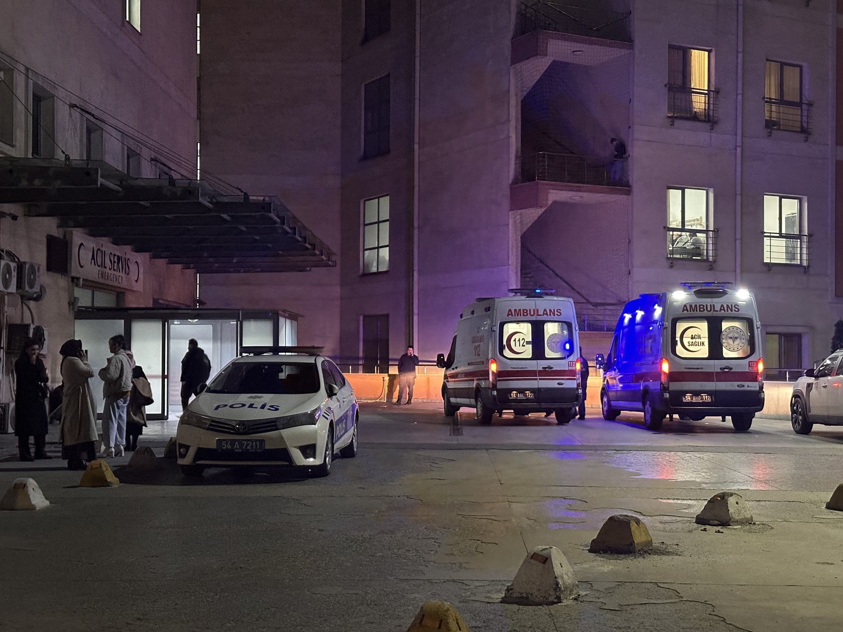 Arkadaşına kanser olduğunu söyleyen polis silahıyla kendini vurdu