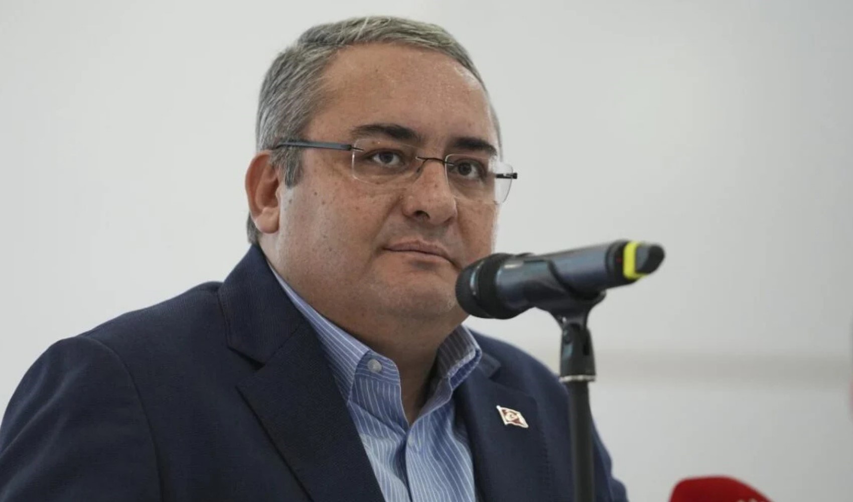 CHP'den istifa eden Mesut Özarslan'ın ilk hamlesi çok konuşuldu: Mansur Yavaş'ın posterini kaldırdı