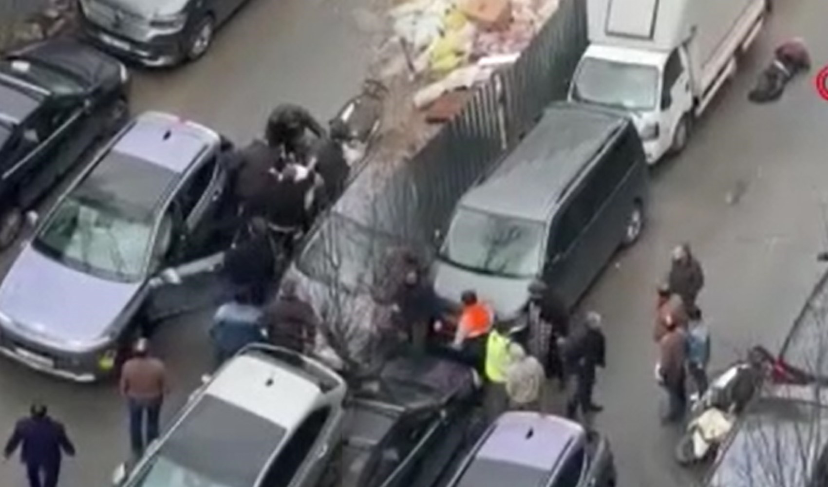 Beşiktaş’ta park yeri kavgasında kan aktı