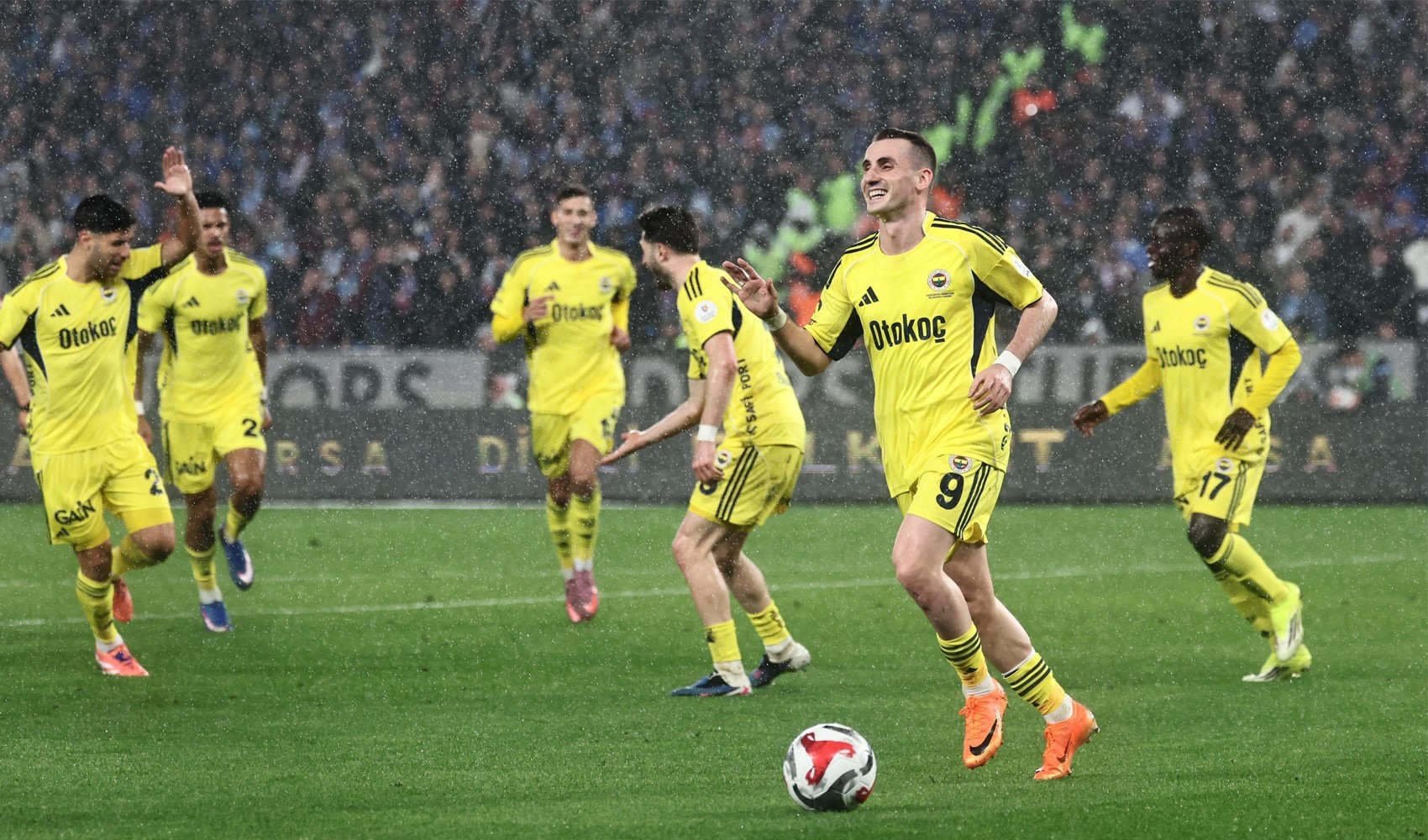 Fenerbahçe'den yeni rekor: ilk 22 haftada namağlup