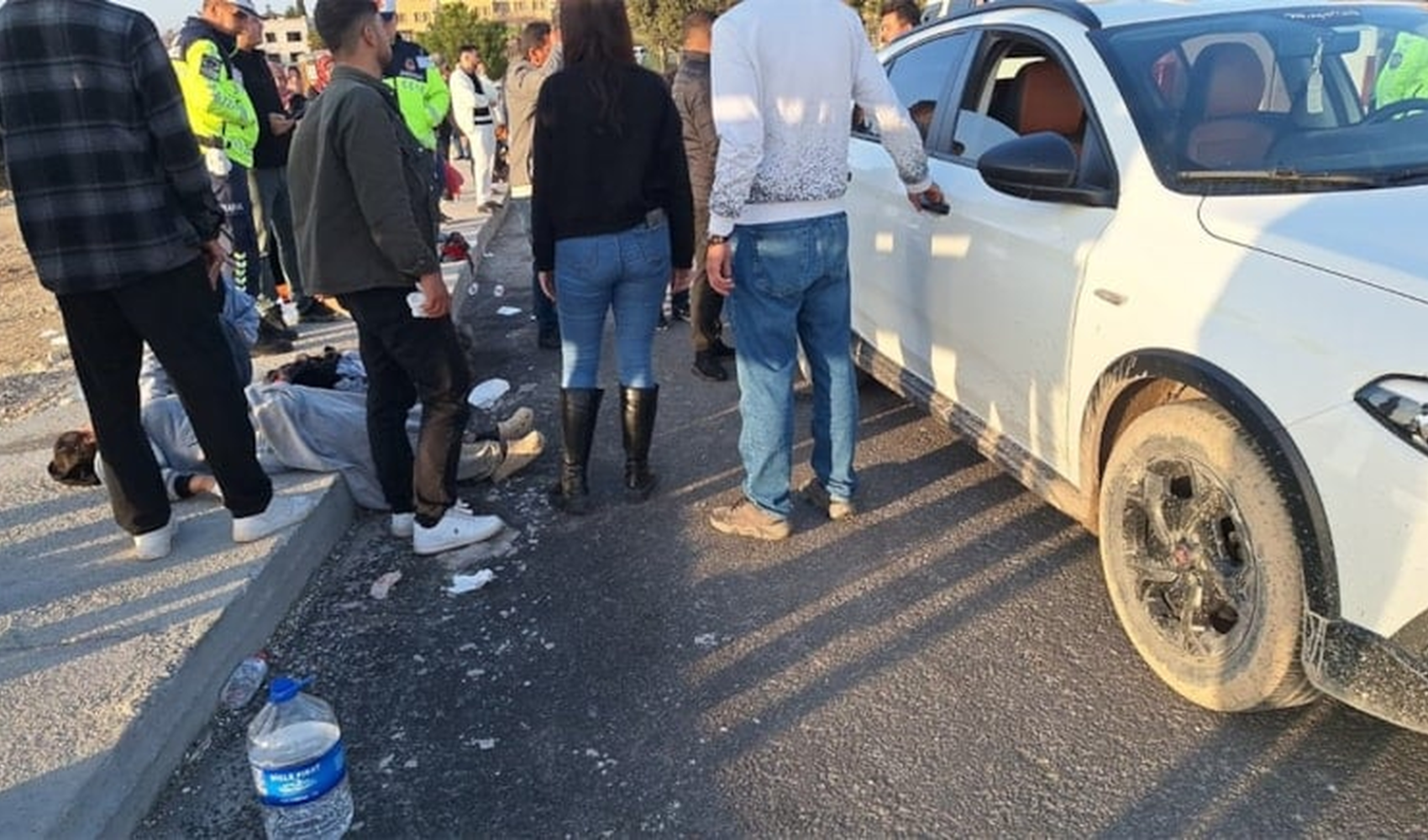 Şanlıurfa’da tarım işçilerini taşıyan minibüs direğe çarptı