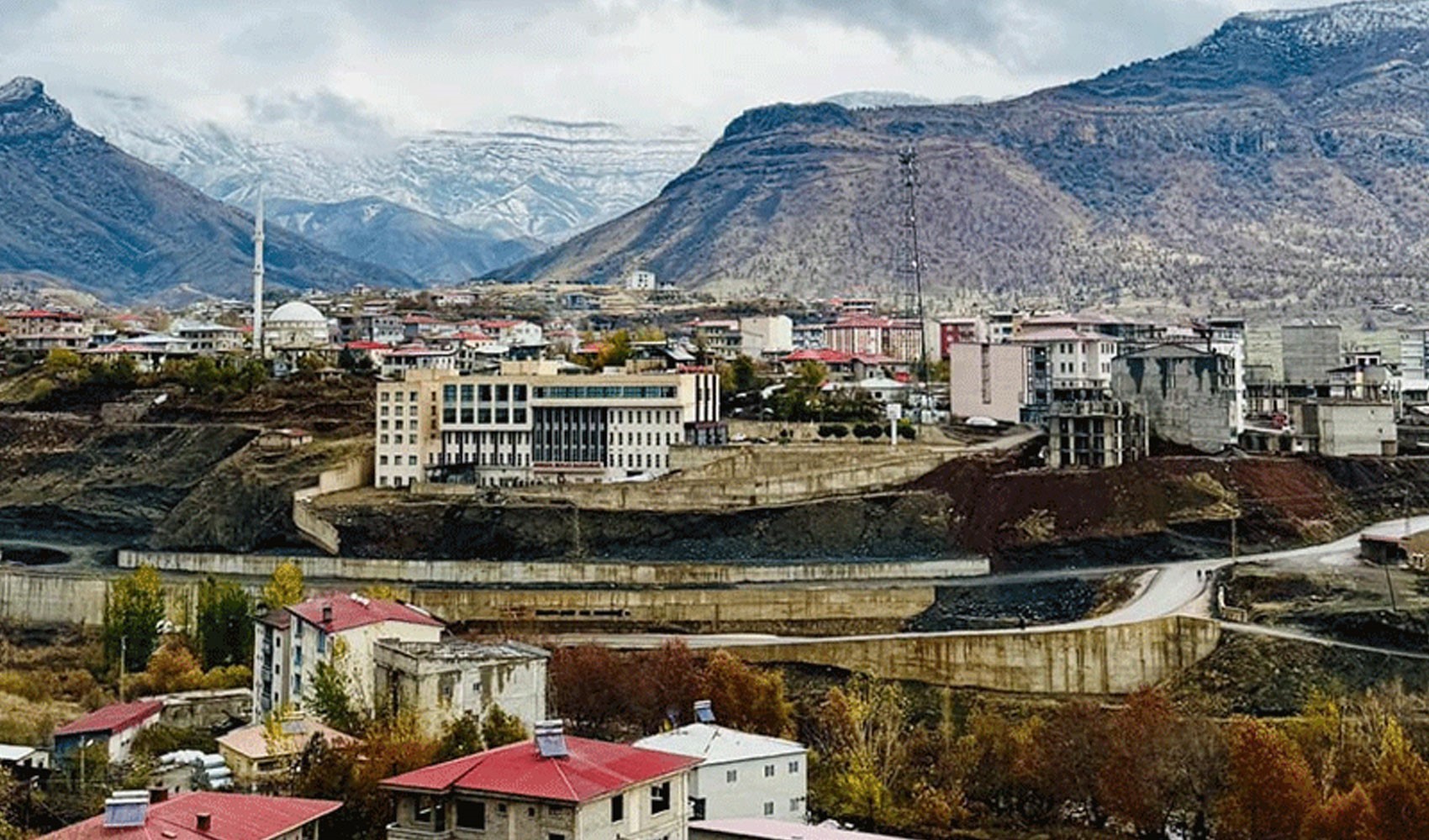 Hapis cezası kesinleşince başkanlık düştü