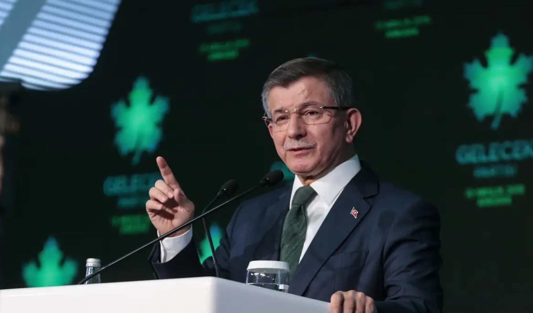 Ahmet Davutoğlu'ndan şaşırtan açıklama: 'Maddi zorluk yaşıyorum'