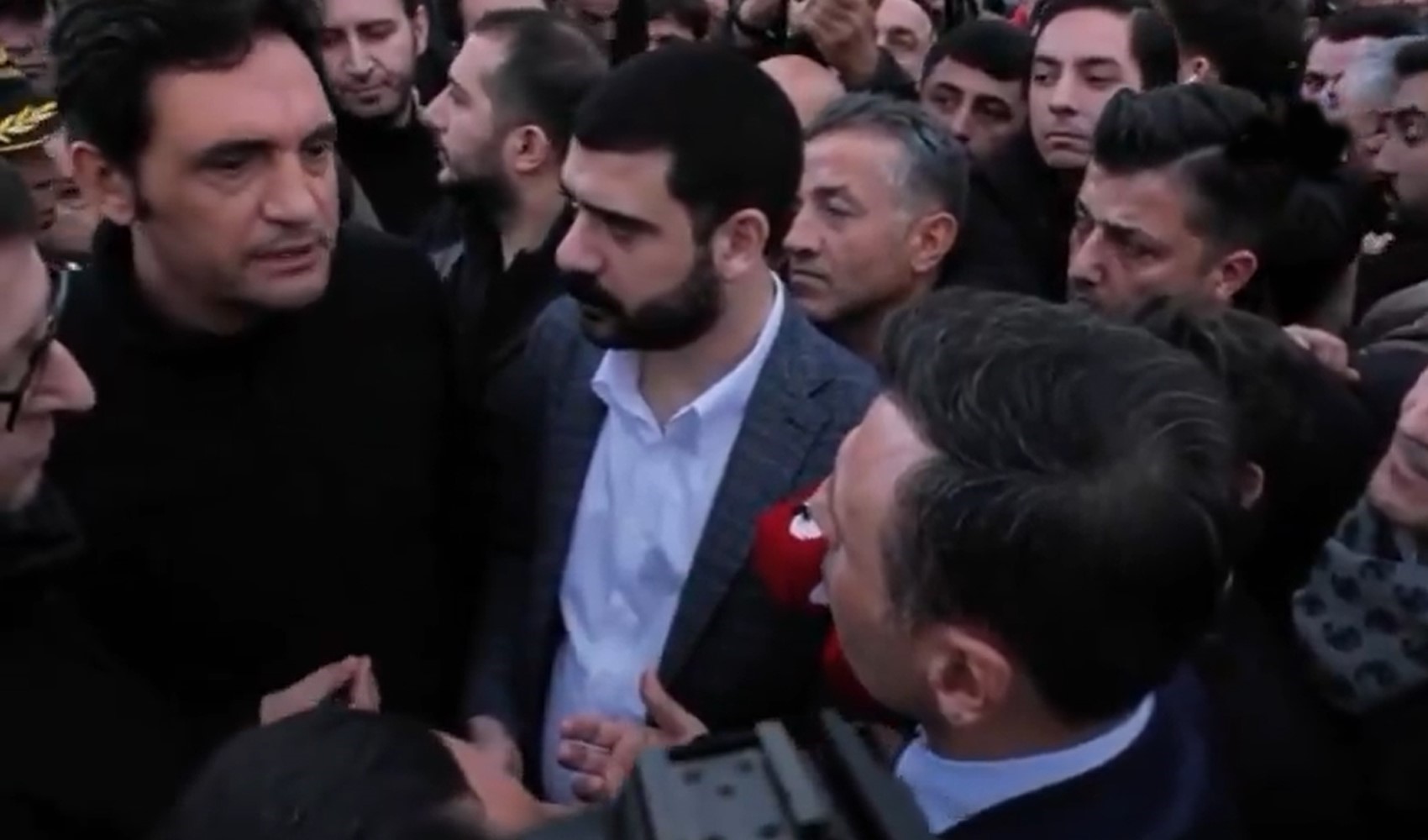 CHP'li Çelik 'köprü protestosu' için Arnavutköy'den seslendi