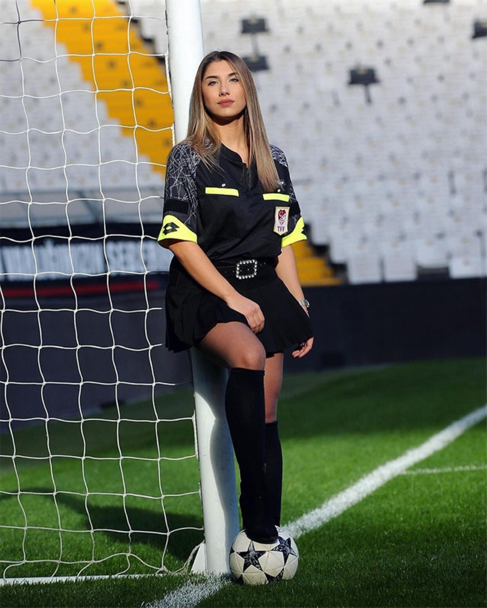 Cinsel ilişki görüntüleri olduğu iddiası sonrası ömür boyu men yemişti: Elif Karaarslan'ın aylık kazancı dudak uçuklattı