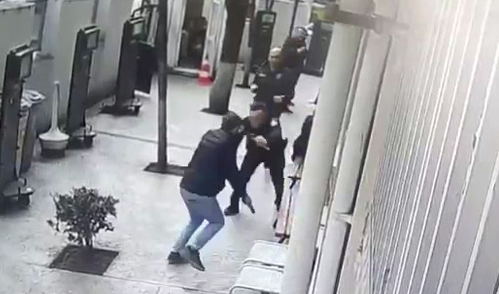 İfade vermek için geldiği karakolda polisin silahıyla intihar etti: İşte o anlar