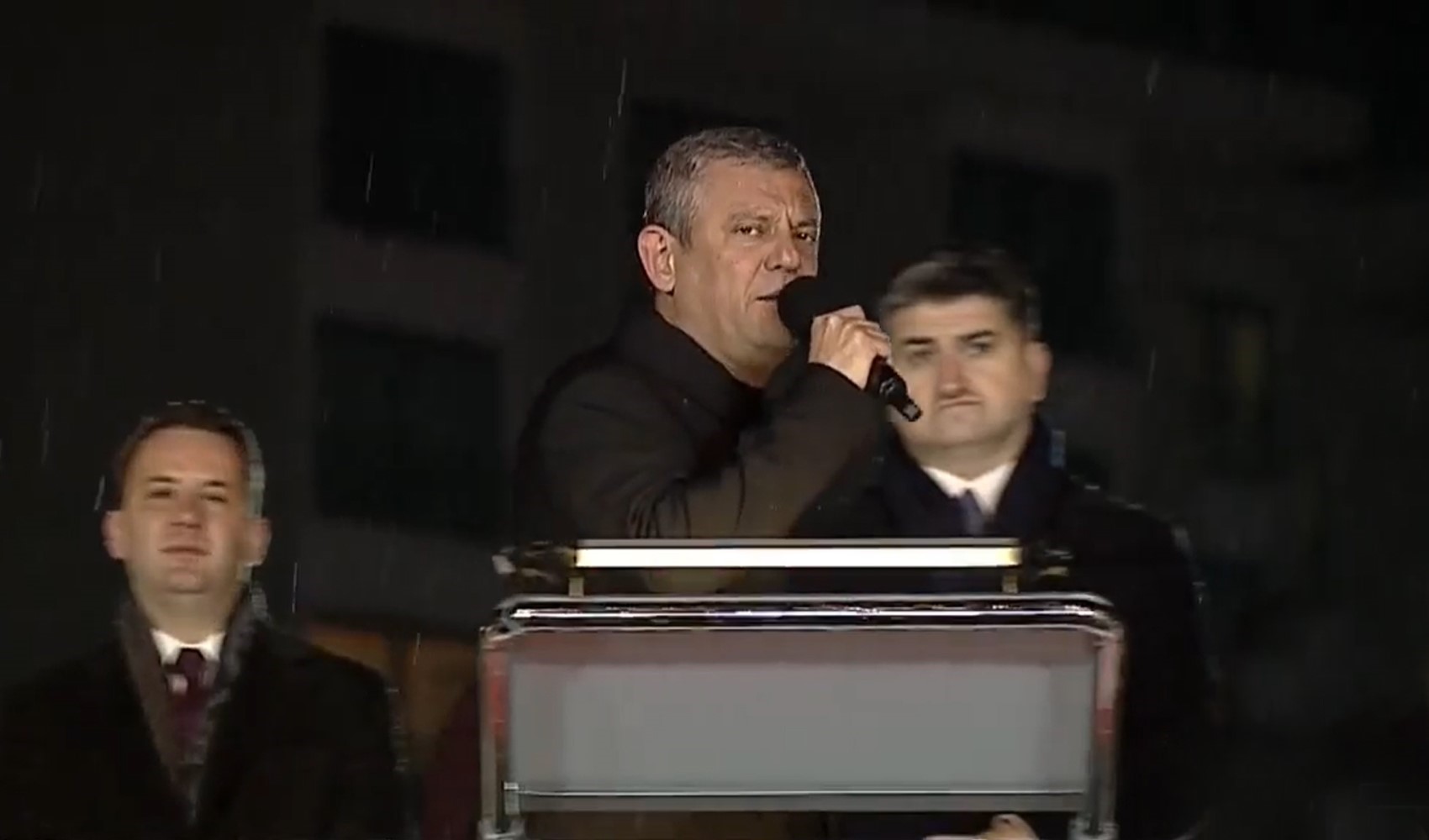 Özgür Özel'den Cumhurbaşkanı Erdoğan'a köprü resti