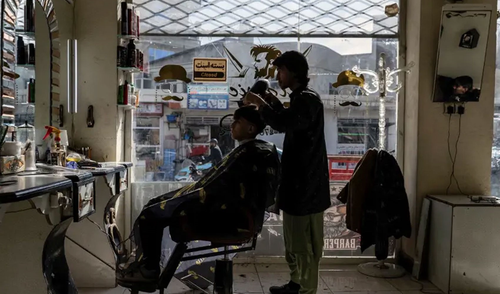 Afganistan'da sakalını kesenler gözaltına alınıyor