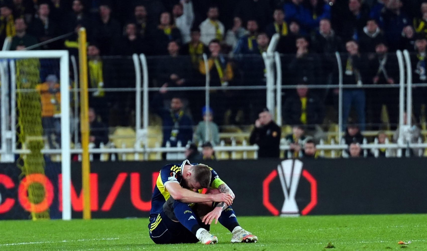 Fenerbahçe 3 gol yediği gecede turu zora soktu