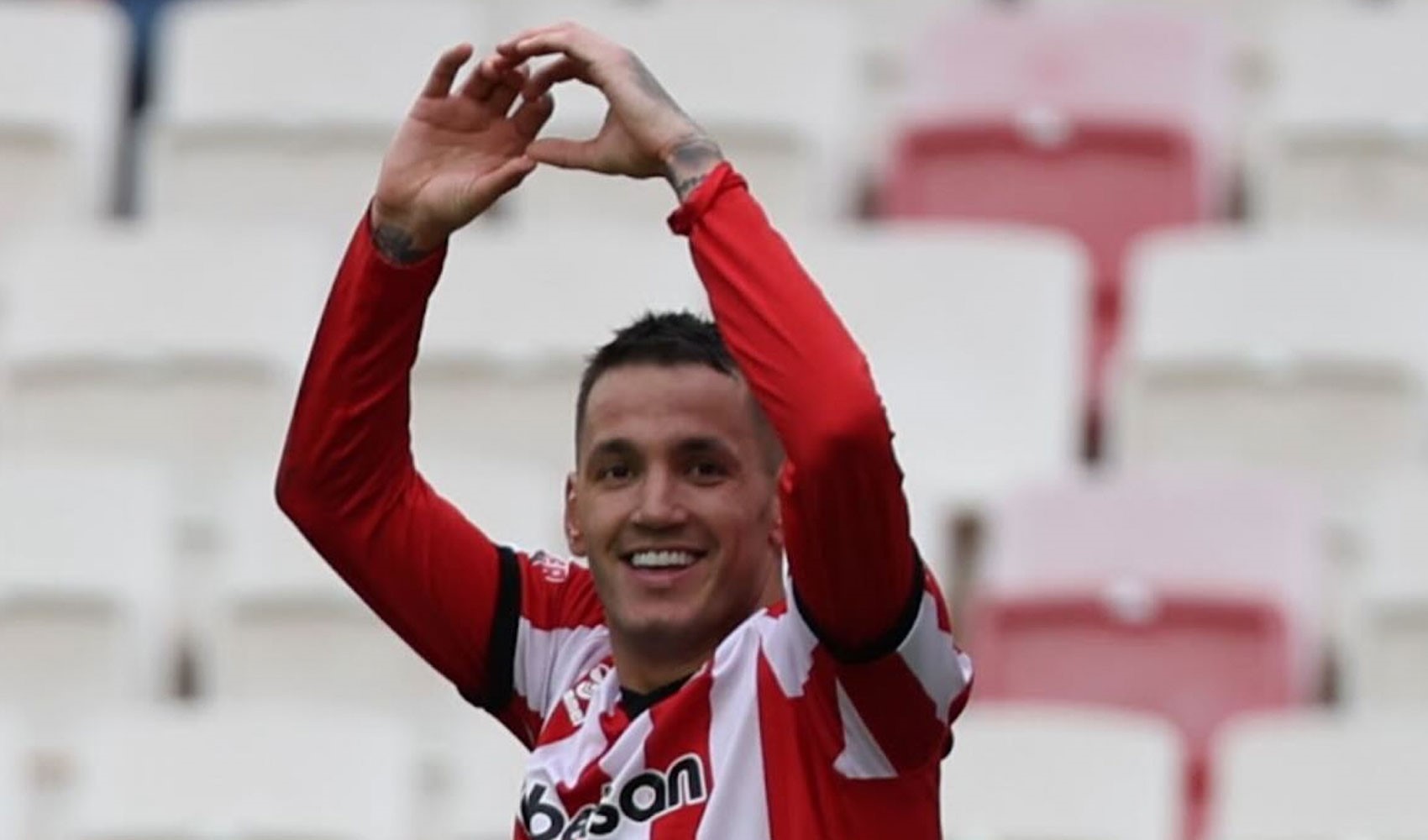 Sivassporlu Rey Manaj trafik kazası geçirdi