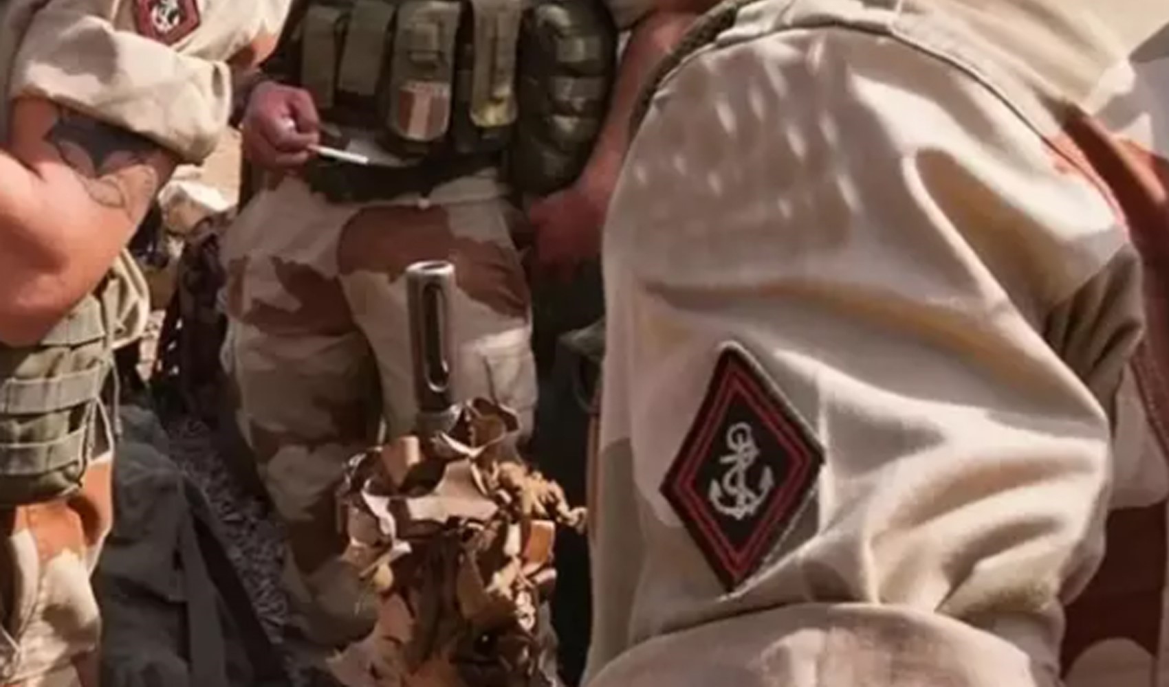 Fransa'da kışlada alkol alan asker başından vuruldu