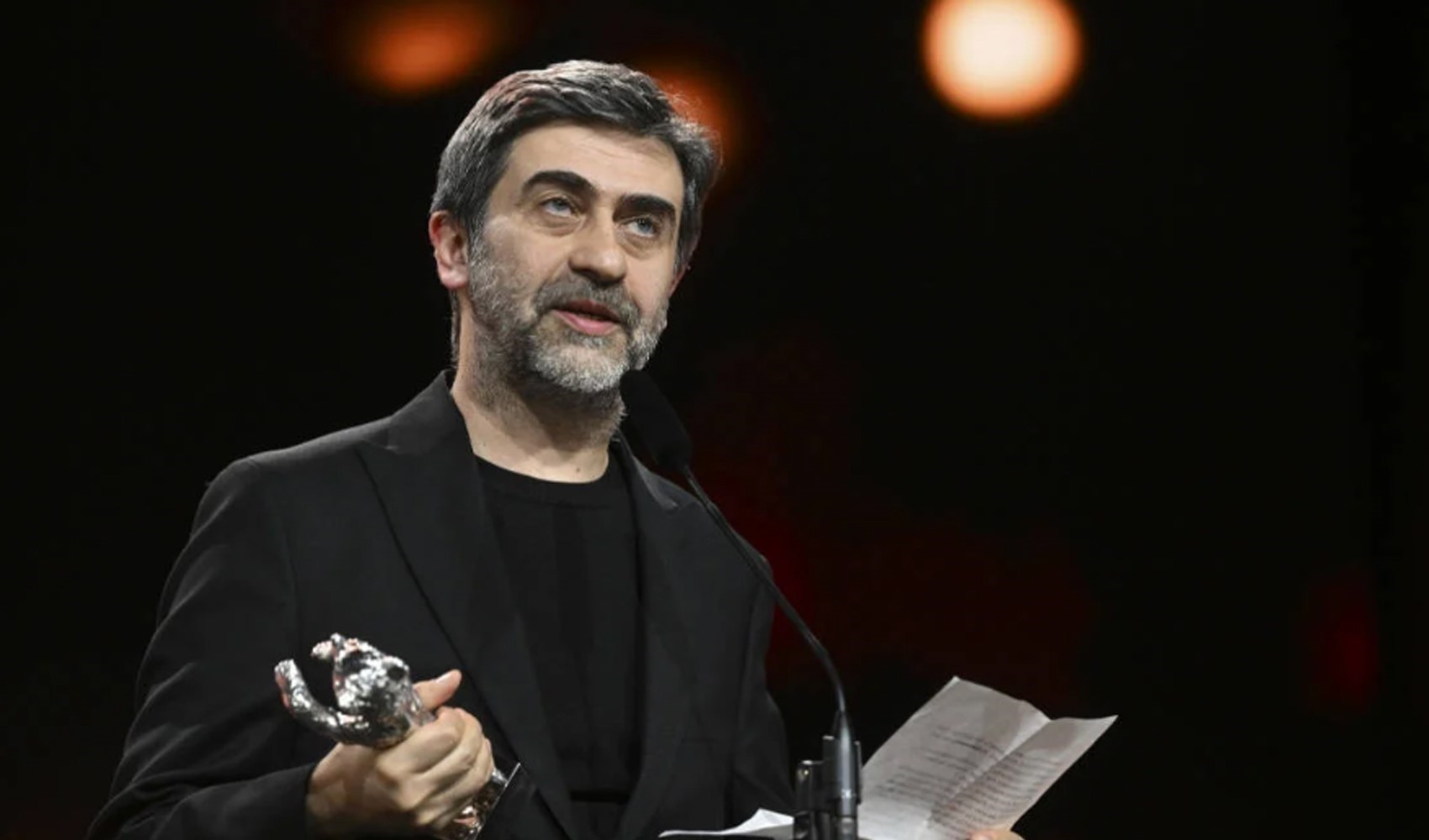 Emin Alper'in ‘Gümüş Ayı’ konuşması: 'Kürtler, Osman Kavala, Selahattin Demirtaş, Ekrem İmamoğlu, yalnız değilsiniz'