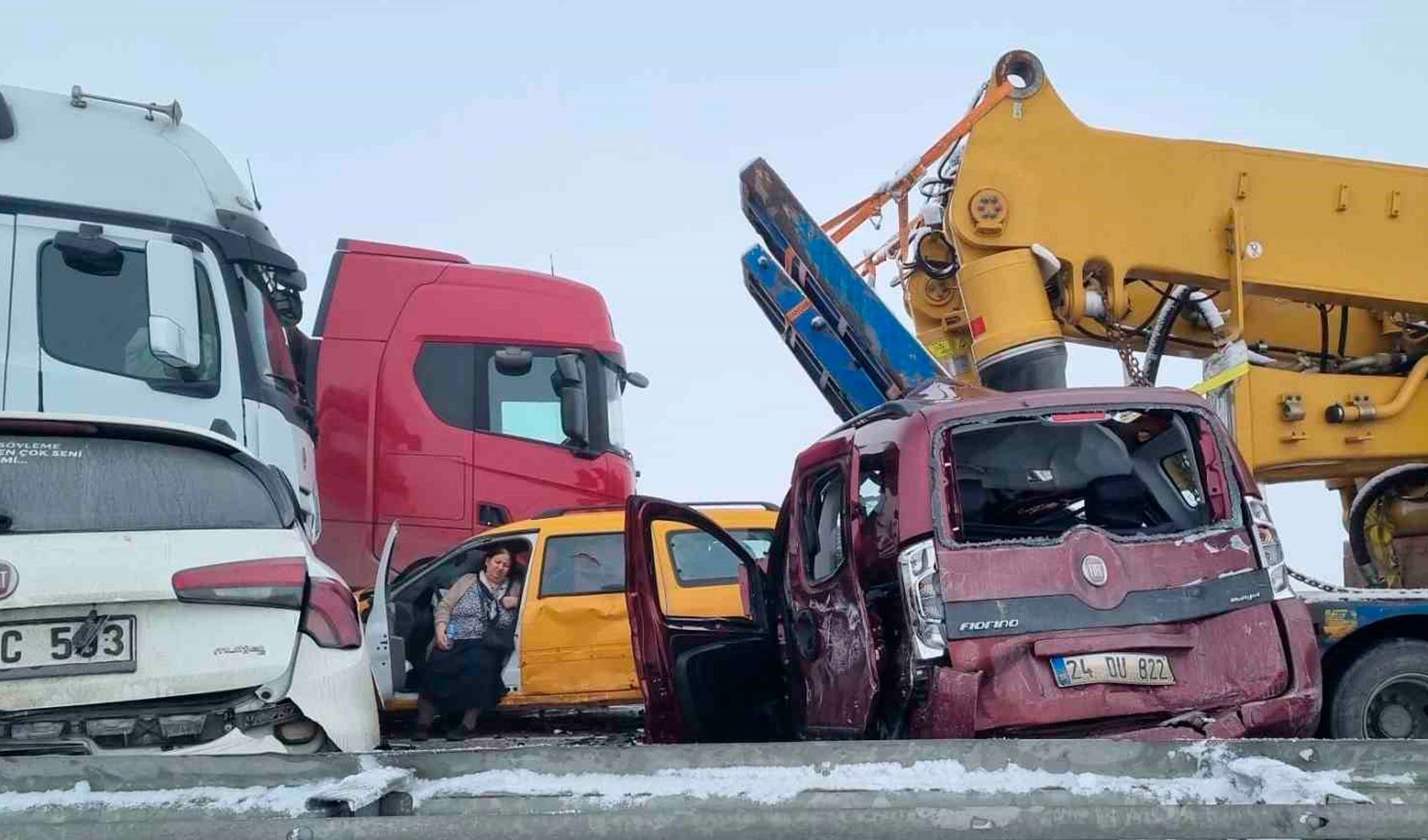 Sis ve buzlanma zincirleme kazaya neden oldu