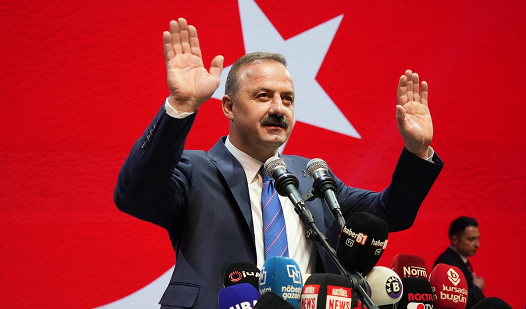 Bahçeli'nin yaptığı 'Öcalan'a statü' çağrısına yanıt Ağıralioğlu'ndan geldi