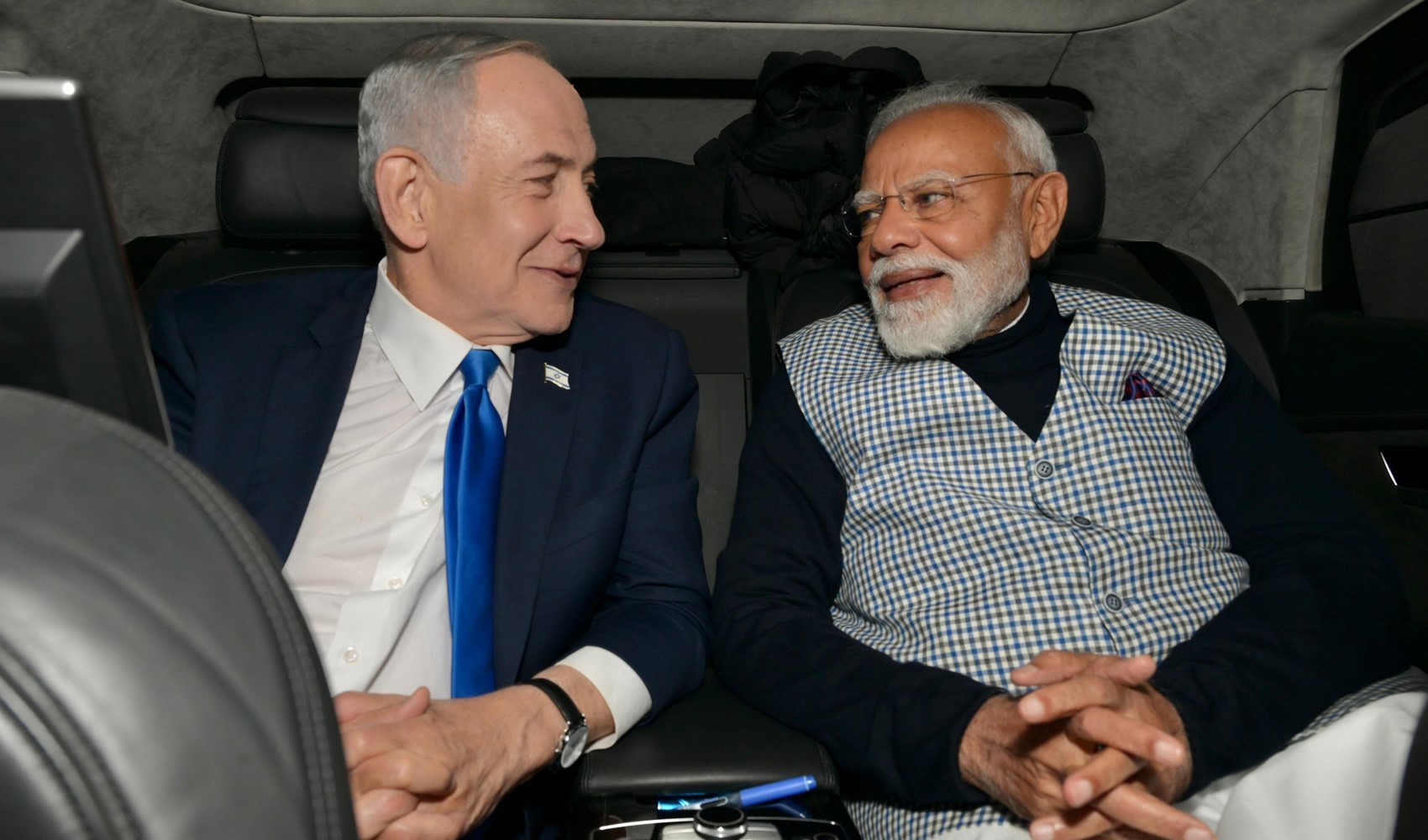 Netanyahu'dan Hindistan Başbakanı Modi'ye 'Hint kıyafeti' jesti