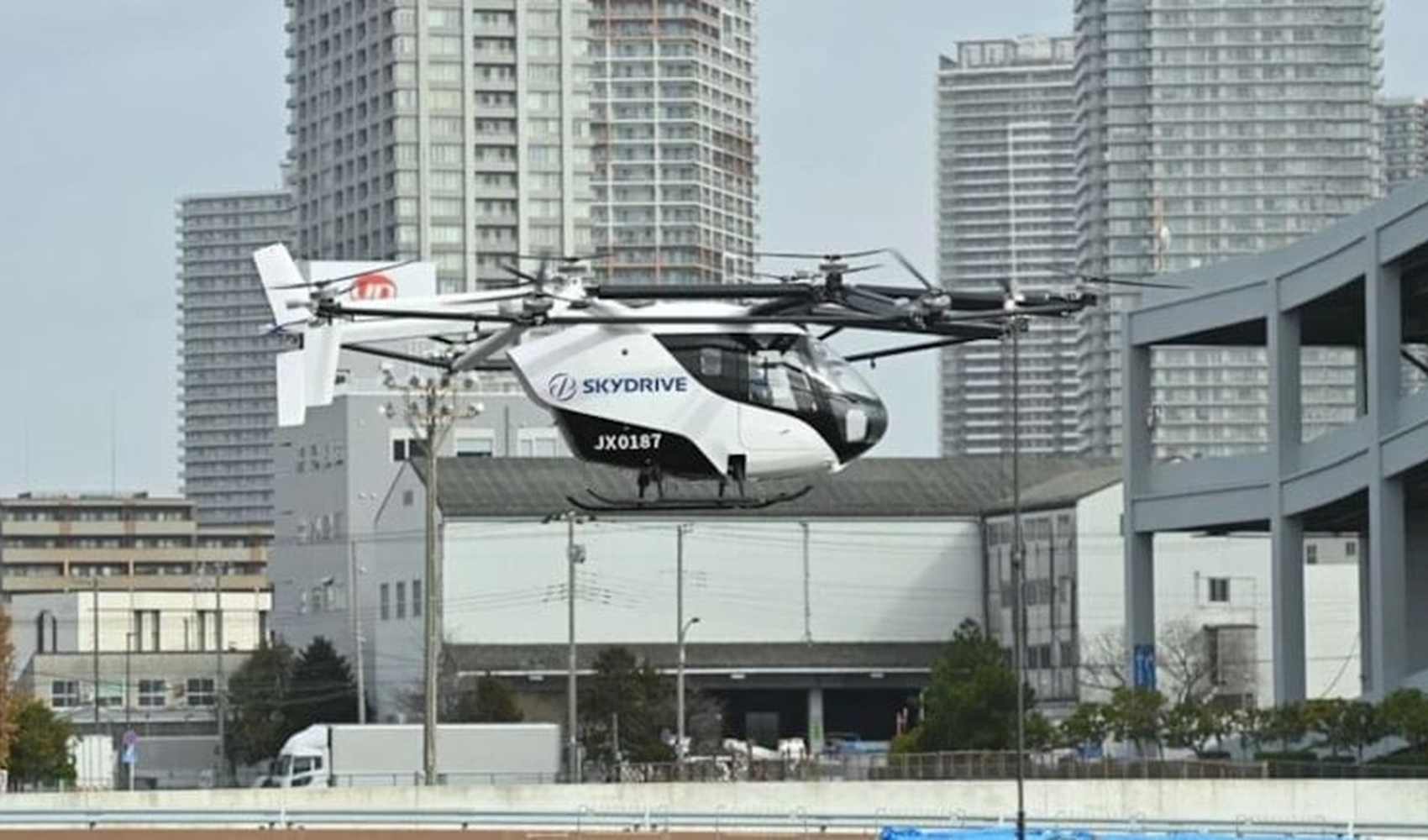 Uçan arabalar test edildi: Taksiden 5 kat daha hızlı