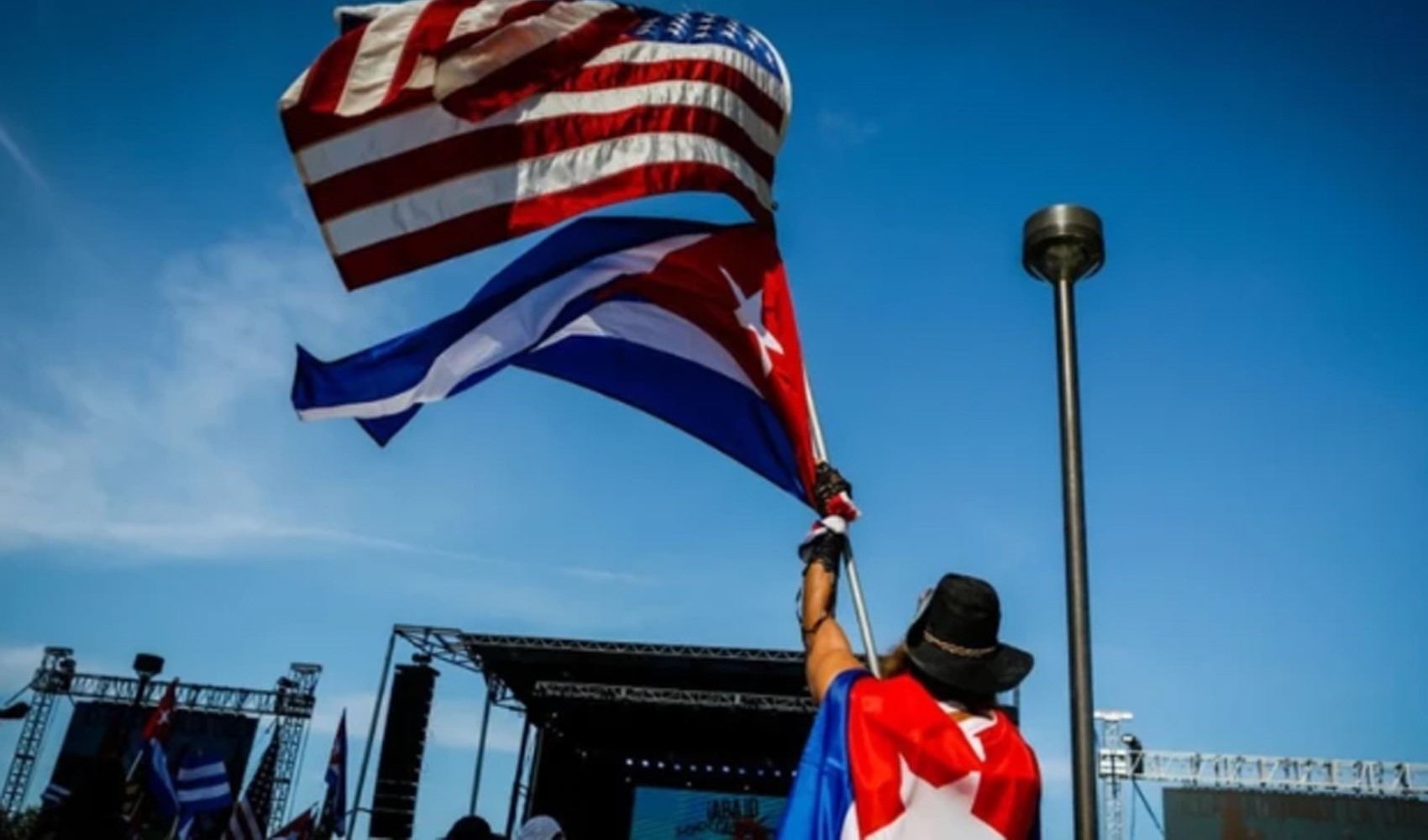 ABD’den gelen tekne Kübalı güvenlik güçlerine ateş açtı