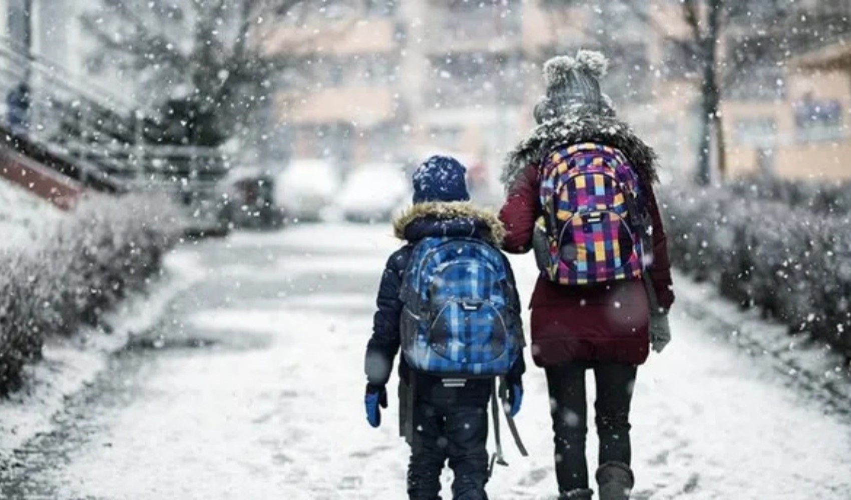 Kar ve soğuk hava eğitimi vurdu: 6 ilde okullar tatil