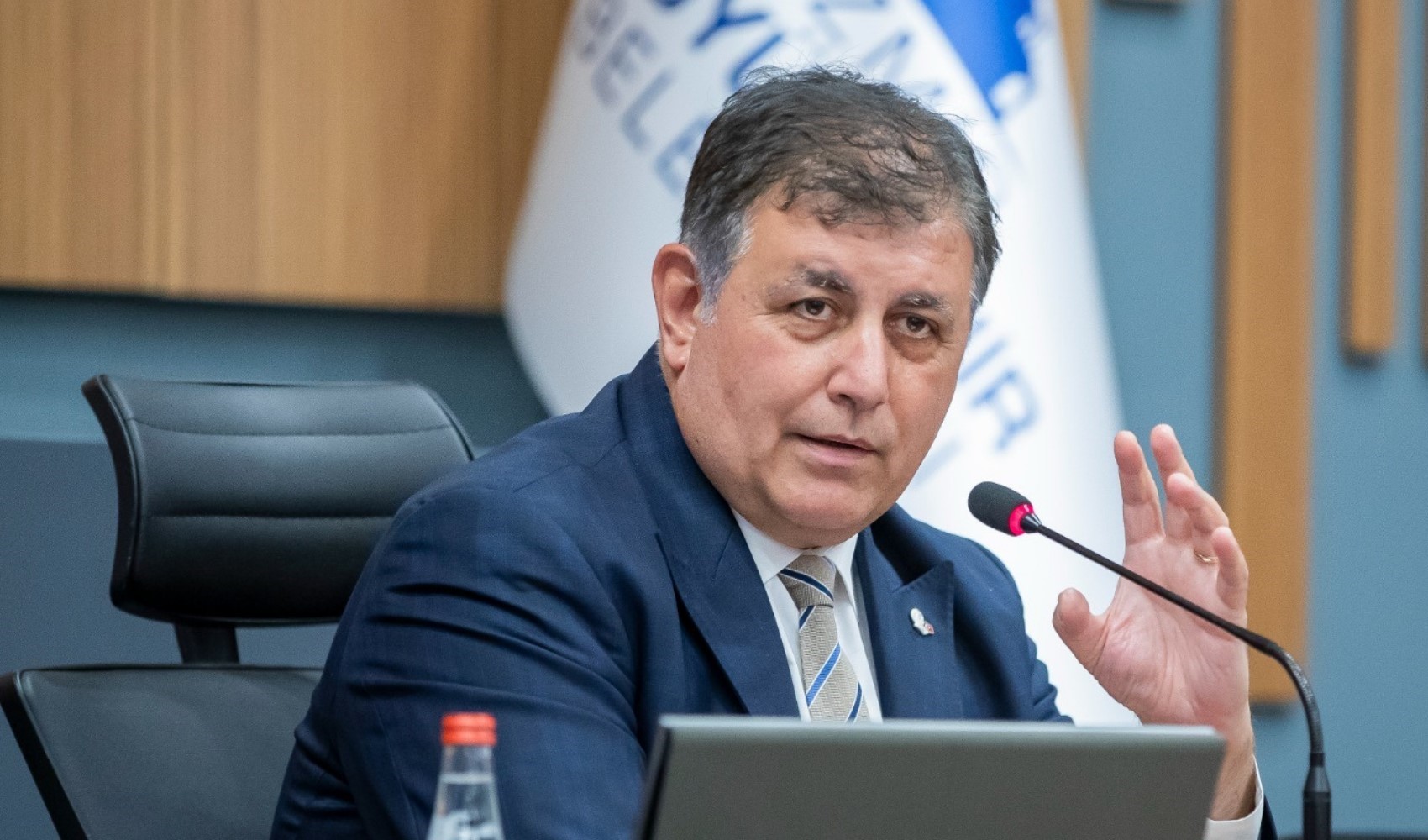 Belediyeye ait üç bina Vakıflar Genel Müdürlüğü’ne devredildi