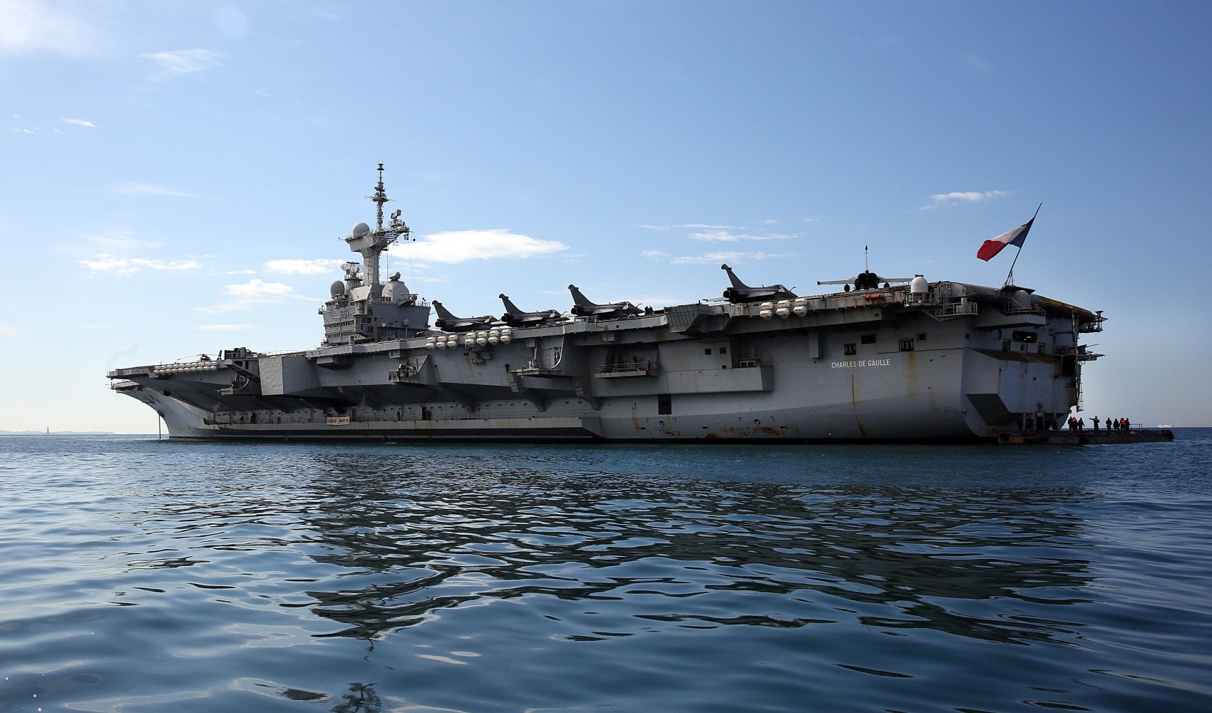 Fransız uçak gemisi yakınlarında Rusya’ya ait İHA tespit edildiği iddiası