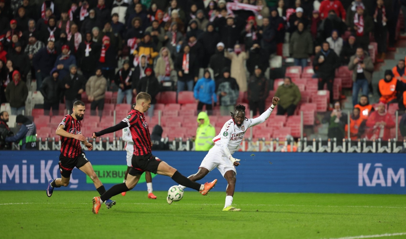 Samsunspor, turu 4 golle atladı