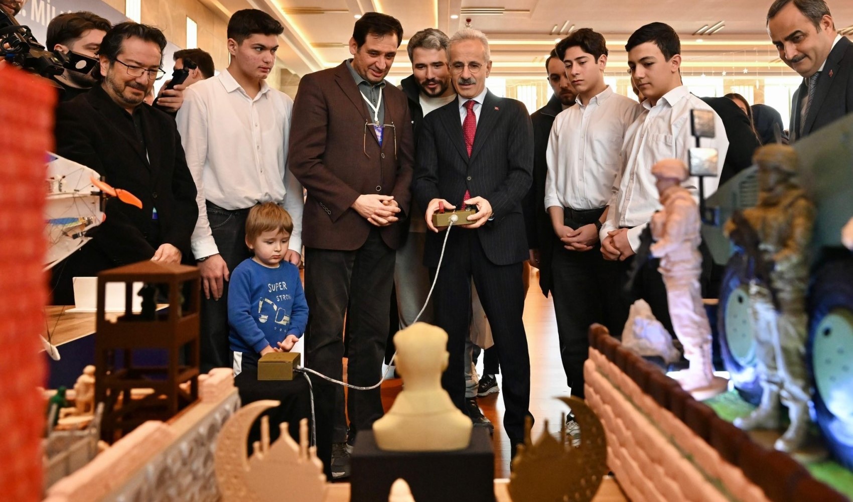 Bakan Uraloğlu: Çocuklarımız dijital platformlarda olması gerektiği kadar olacaklar