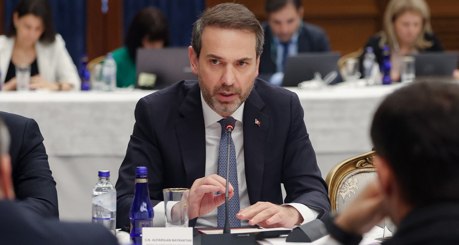 Kulisler hareketli, ikinci kabine değişiminin eli kulağında: Çok tartışılan o bakan da değişebilir!