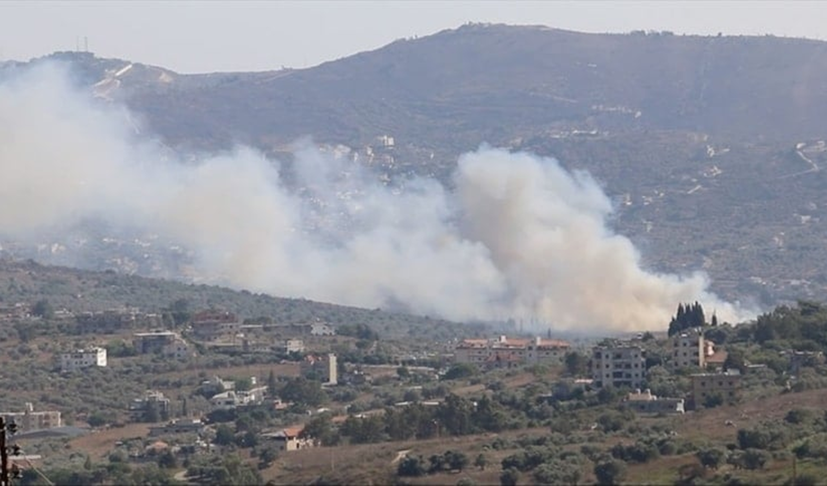 Nuovo attacco aereo di Israele nel sud del Libano: gli scontri si intensificano