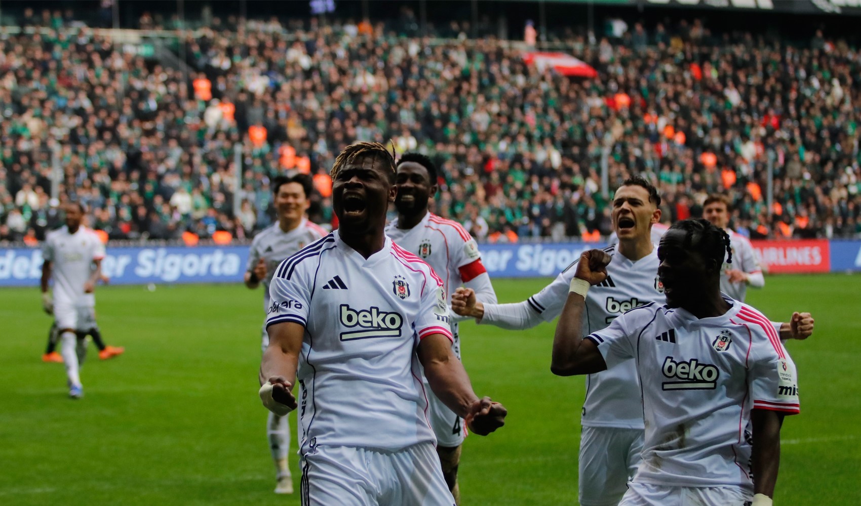 Beşiktaş, Kocaeli engelini tek golle geçti