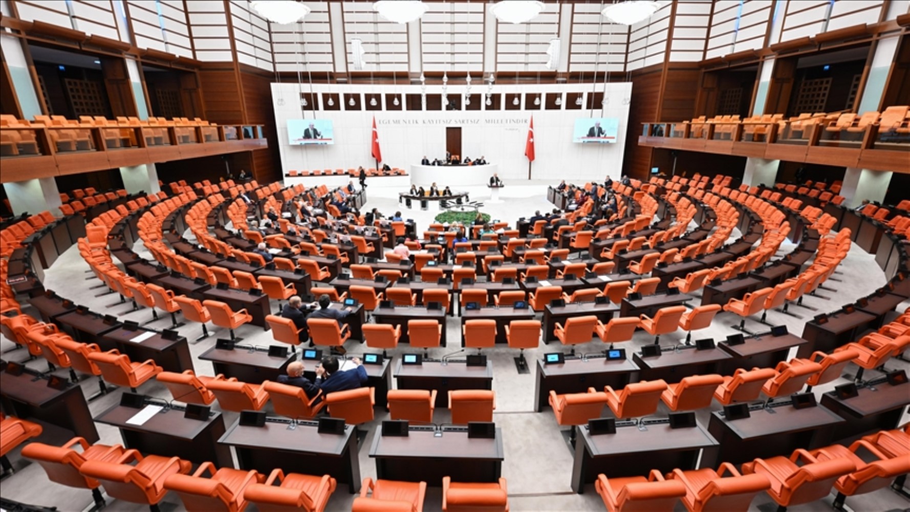 500 Bin TL yetmiyor diyen vekillerin ayrıcalıklar listesi: Servet değerinde saatler, sınırsız imkanlar...