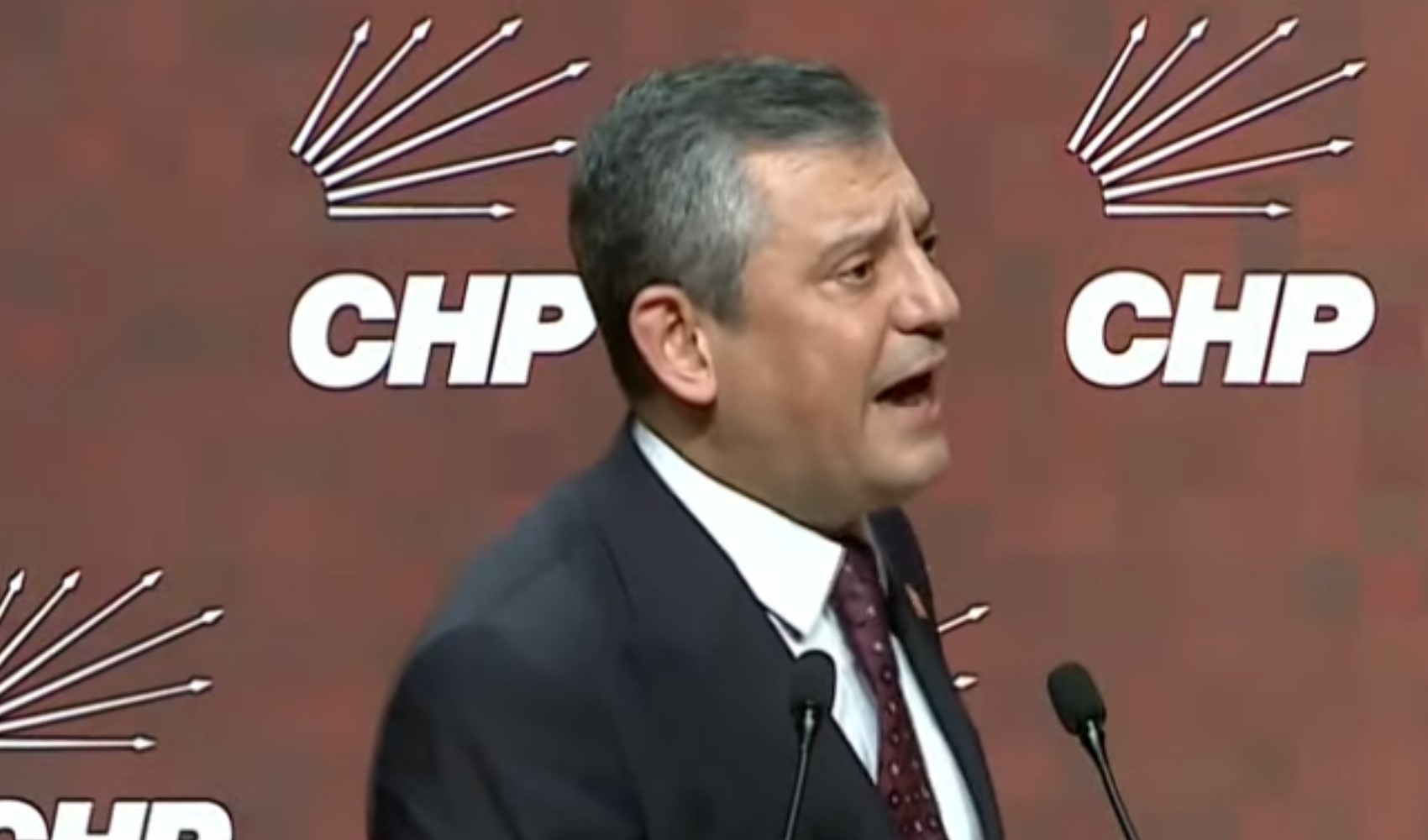 CHP grup toplantısını deprem bölgesinde yapıyor: Özgür Özel, Bahçeli'nin çağrısına ne yanıt verecek?