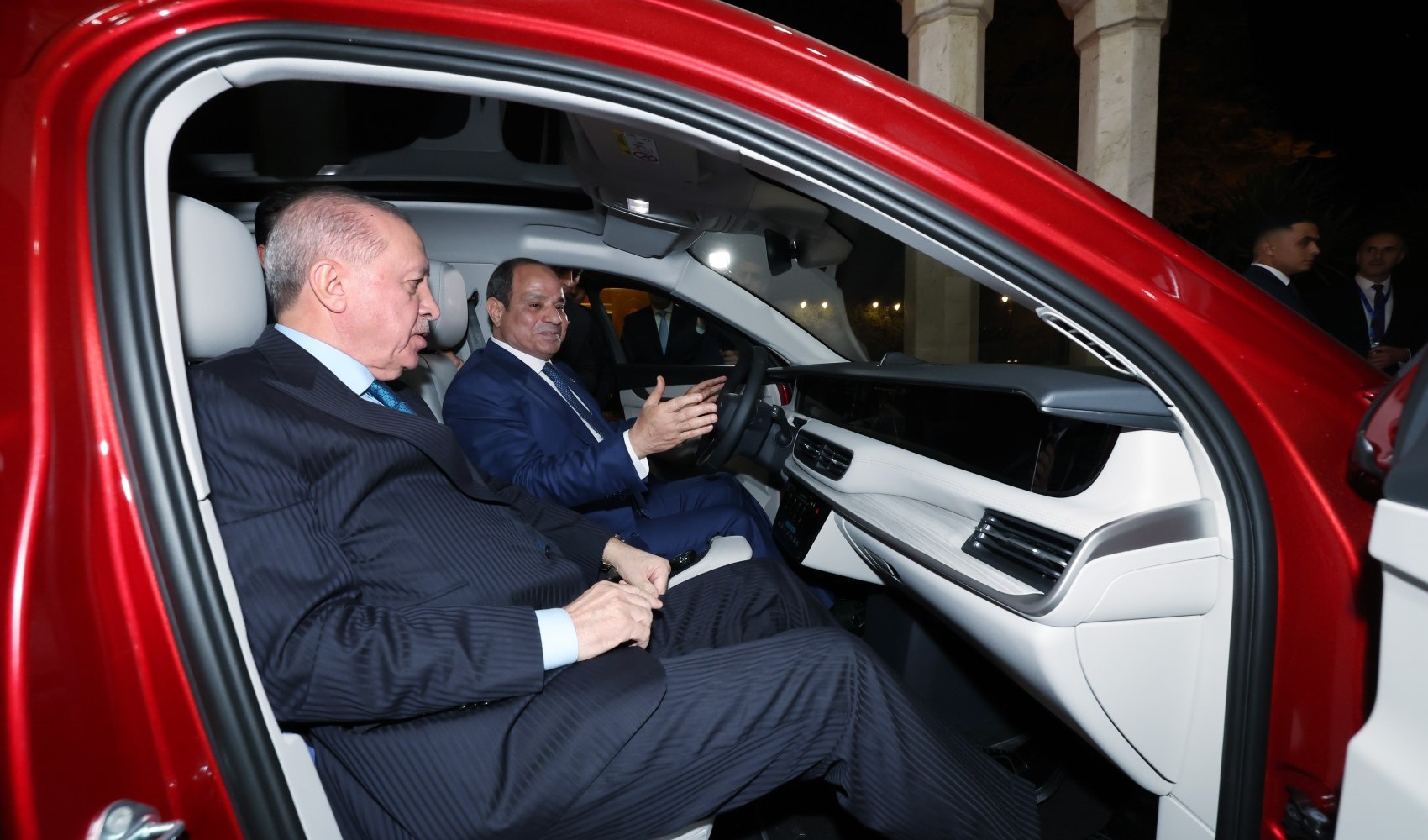 Cumhurbaşkanı Erdoğan’dan Mısır Cumhurbaşkanı es-Sisi’ye Togg hediyesi