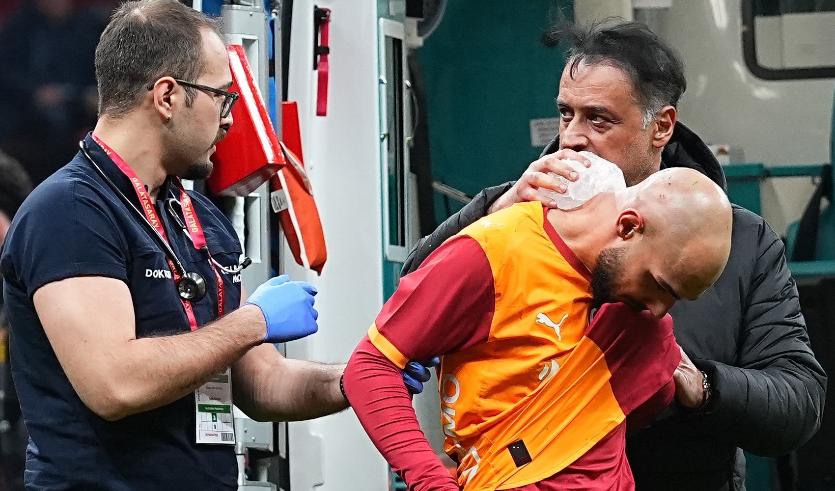 Ahmed Kutucu ile İsa Doğan kafa kafaya çarpıştı