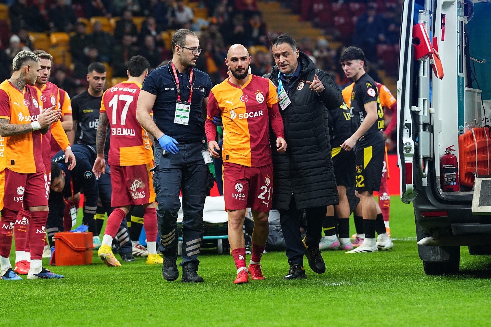 Yürekler ağza geldi: Barış Alper Yılmaz'dan dili boğazına kaçan Ahmed Kutucu'ya hayati müdahale!