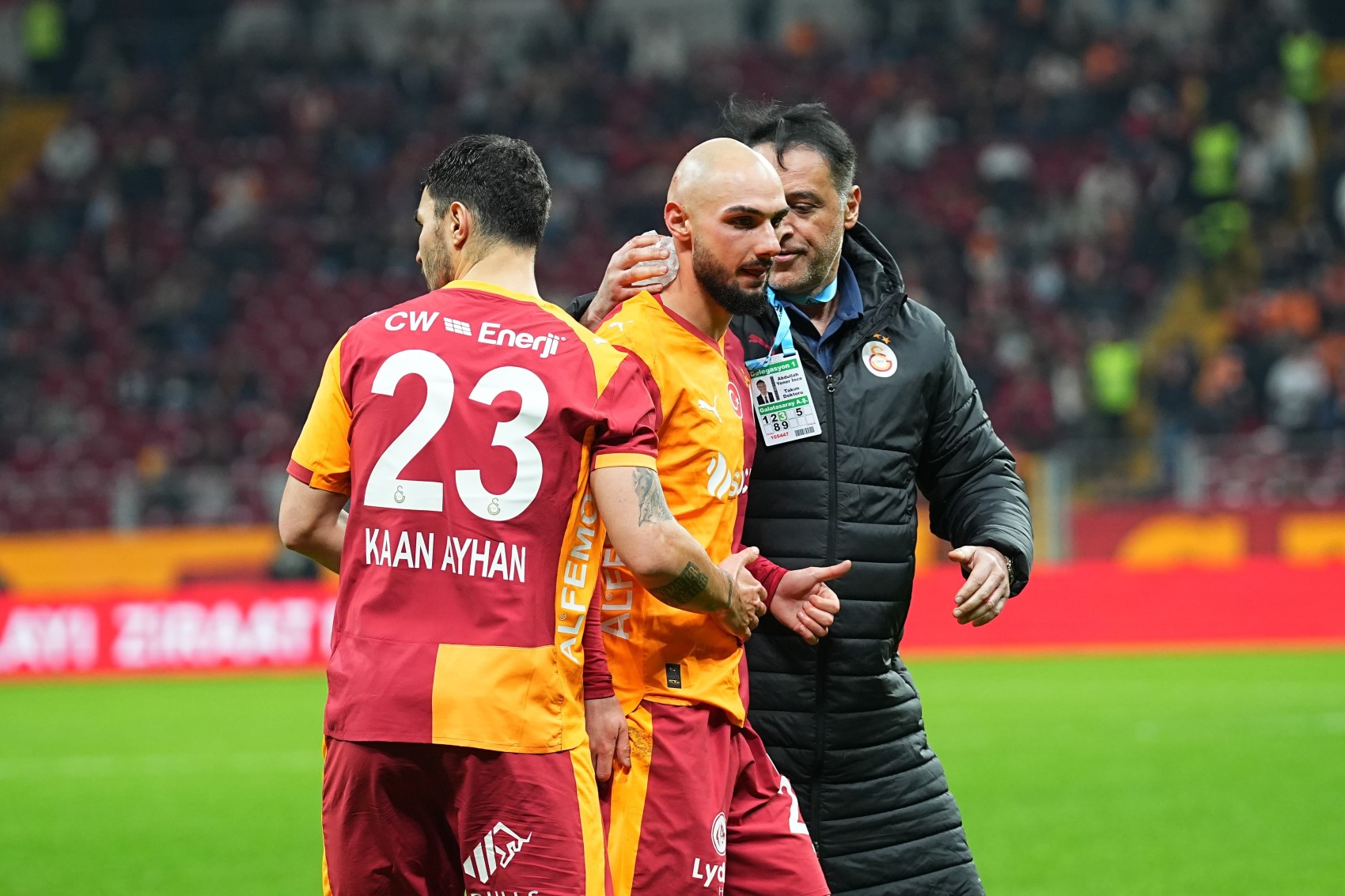 Yürekler ağza geldi: Barış Alper Yılmaz'dan dili boğazına kaçan Ahmed Kutucu'ya hayati müdahale!