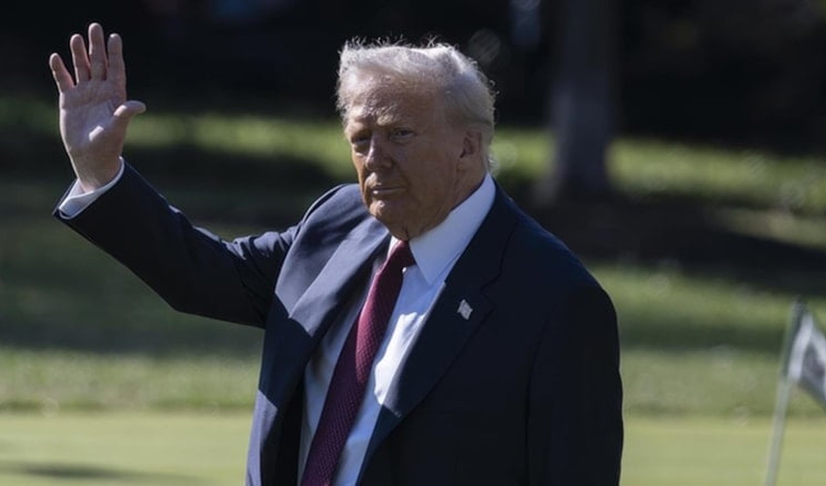 Trump'tan İran'a görüşme öncesi 'bombardıman uçağı' mesajı