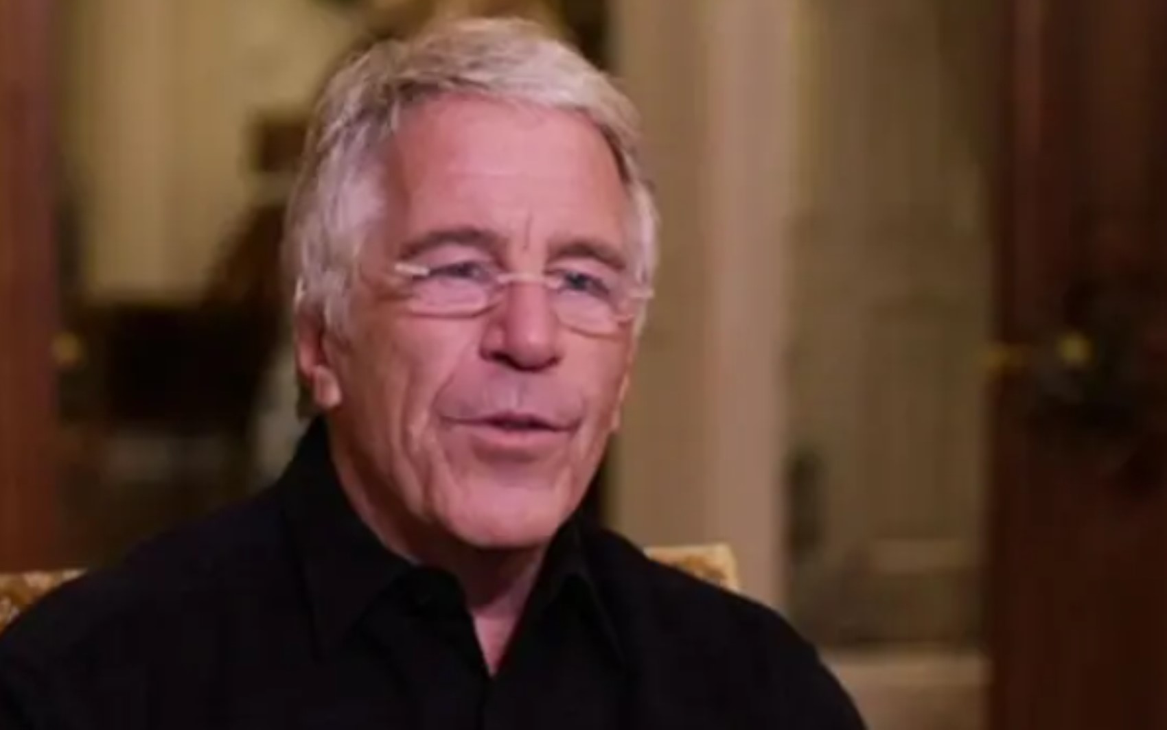 Epstein'in öldüğü geceye dair şüpheler arttı: Yeni güvenlik görüntülerinde 'turuncu elbise' detayı