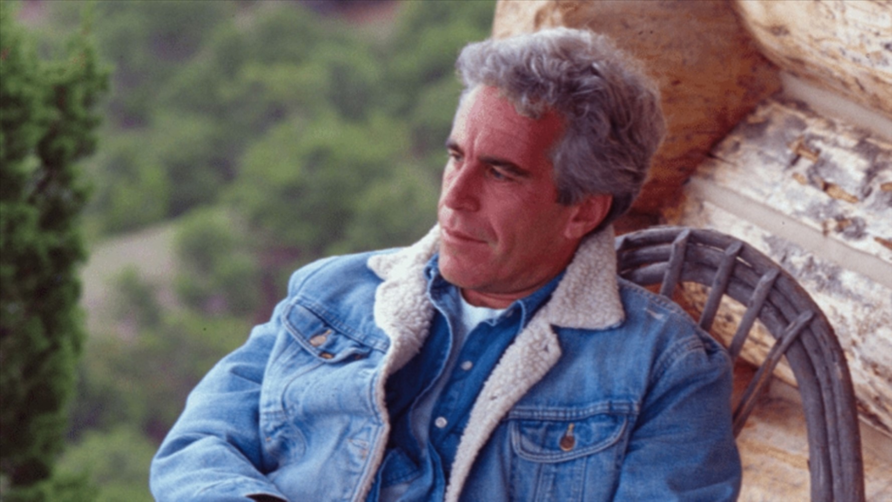 Epstein'in öldüğü geceye dair şüpheler arttı: Yeni güvenlik görüntülerinde 'turuncu elbise' detayı