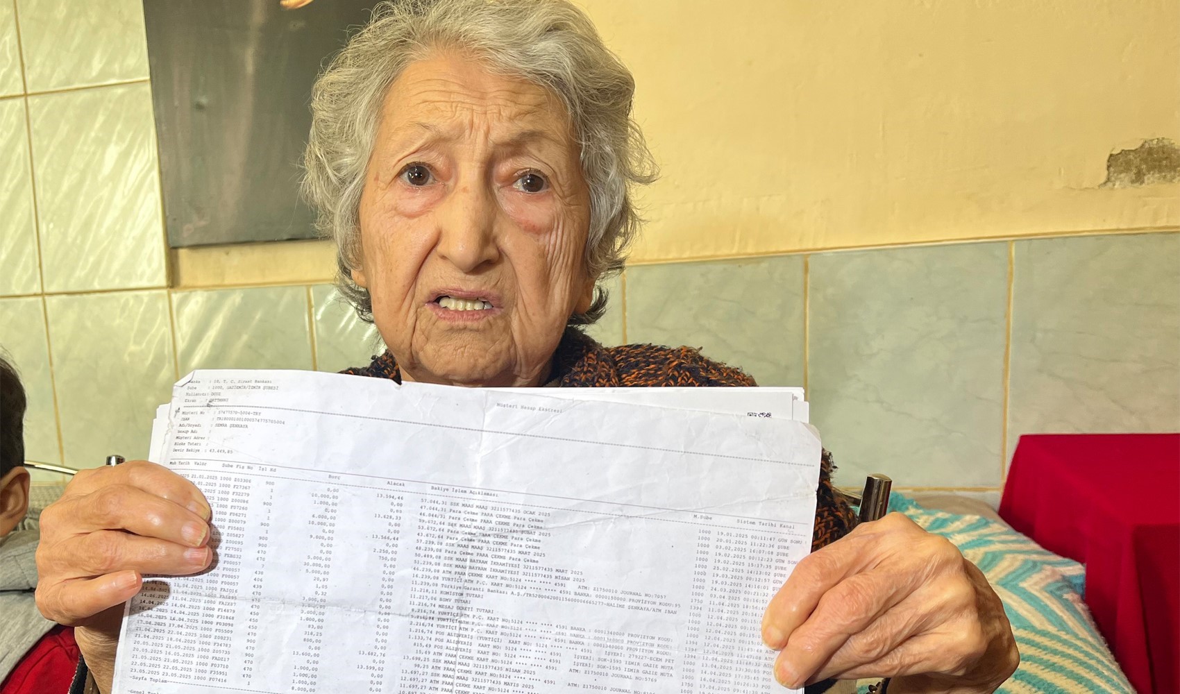 Anneannesini dolandırdığı iddia edilen torun ve suç ortağı tutuklandı