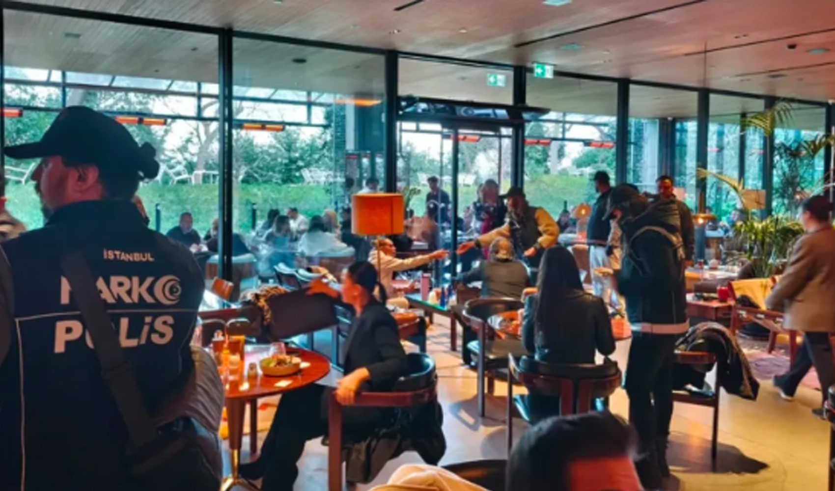 ClubHouse Bebek'e 100 polisle narkotik operasyonu: Sahibi gözaltına alındı