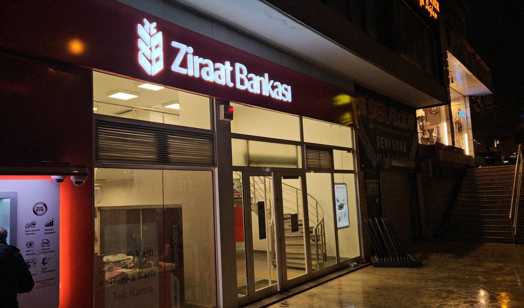 Banka soydu 112 bin TL çaldı, birazını düşürdü
