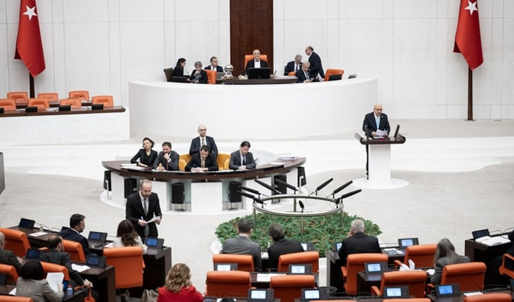 TBMM deprem oturumunda düşük katılım dikkat çekti